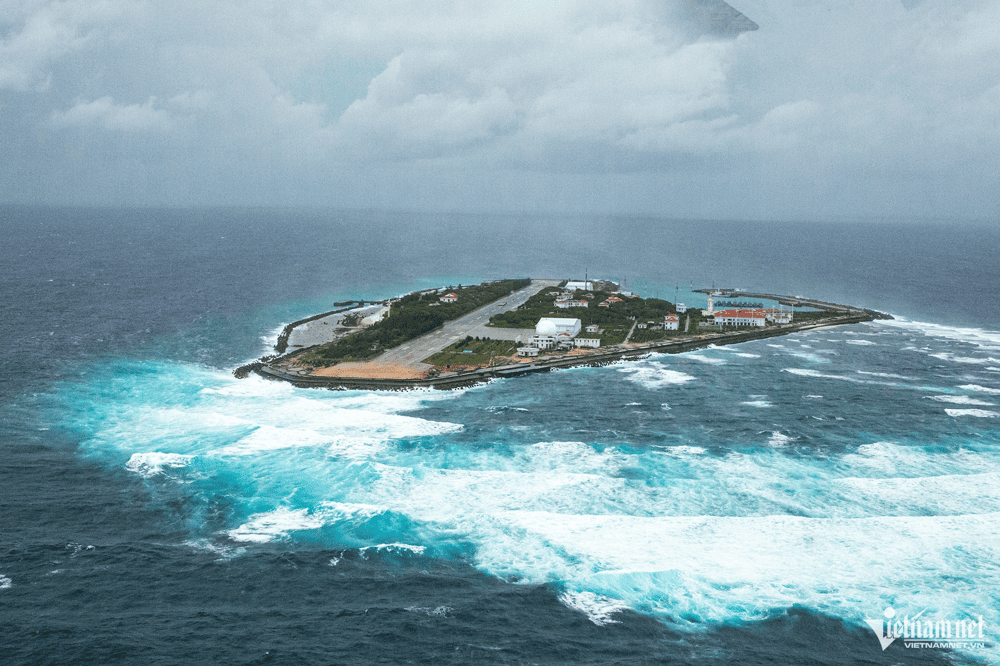 Sân bay Trường Sa là sân bay quân sự duy nhất của Không quân Nhân dân Việt Nam trên quần đảo Trường Sa (Nguồn: VietNamNet)